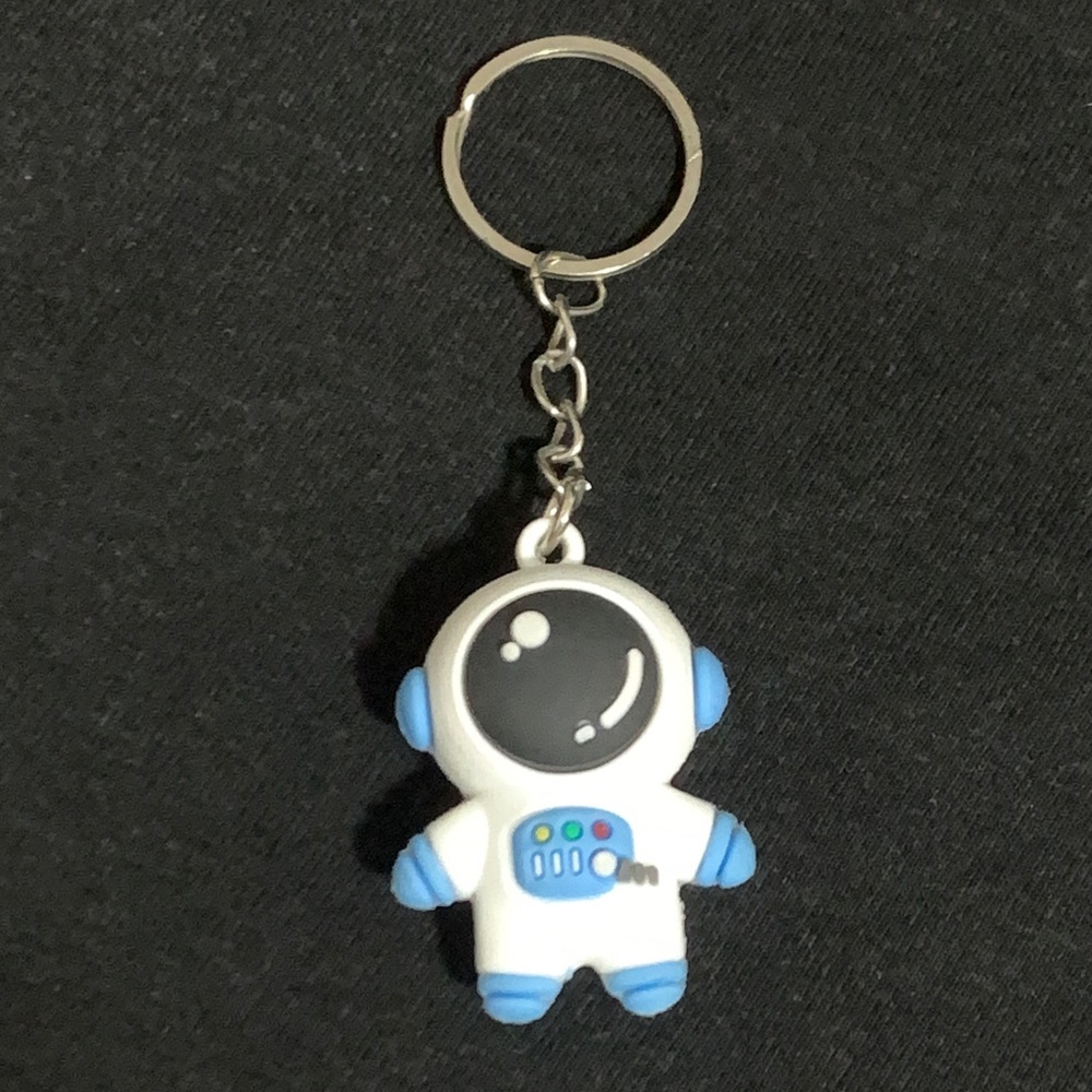 Astronaut Keychain - Picture 3 of 4